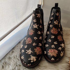 Fitflop womens chai leather Chelsea boots- NIB!